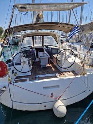 Marina - Sun-Kissed Sailing Adventure in Islas Sarónicas (Alimos)