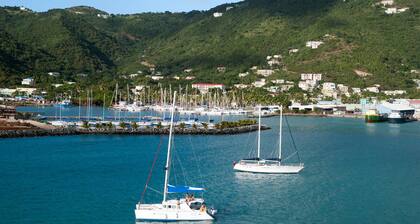 Karibischer Traum: Sonnenverwöhntes Segelabenteuer ab Tortola, Islas Vírgenes Británicas