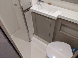 Bathroom - Caribbean Dream: Sun-soaked Sailing Adventure from Tortola, Islas Vírgenes Británicas (Road Town)