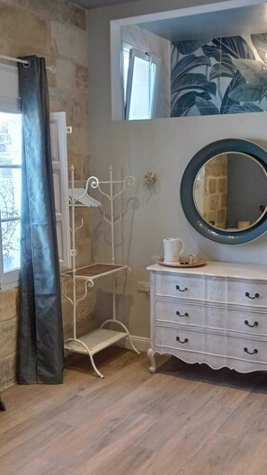 Interior - Charm, and comfort come together in a beautifully restored 400-year-old House. (Hall Tarxien)