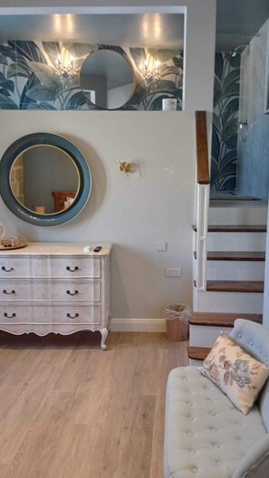 Interior - Charm, and comfort come together in a beautifully restored 400-year-old House. (Hall Tarxien)