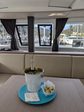 Interior - Caribbean Dream: Sun-soaked Sailing Adventure from Tortola, Islas Vírgenes Británicas (Road Town)