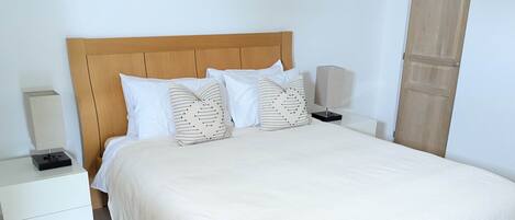 5 habitaciones, tabla de planchar con plancha, cuna de viaje y wifi