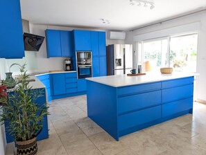 Fridge, stovetop - Porte Bleue - perfect for group holidays or wedding guests (Eymet)