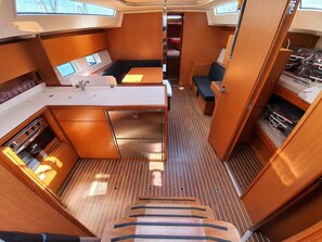 Interior - Sun-Kissed Sailing Adventure in Islas Sarónicas (Alimos)