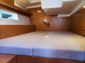 4 bedrooms, in-room safe - Sun-Kissed Sailing Adventure in Islas Sarónicas (Alimos)