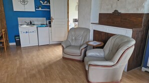 Interior - Cosy farm studio (blue) (La Lande-de-Lougé)