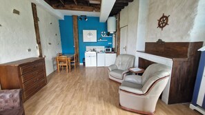 Living area - Cosy farm studio (blue) (La Lande-de-Lougé)