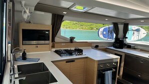 Private kitchen - Sun-Kissed Sailing: A Caribbean Beach Experience from Islas Vírgenes de Estados Unidos, Santo Tomás (St Thomas)