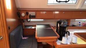 Private kitchen - Sun-Kissed Sailing Adventure in Islas Esporadas (Skiathos)