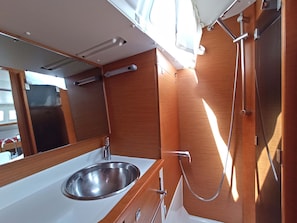Shower - Sun-Kissed Sailing Adventure in the Ionian Islands, Lefkada (Lefkada)