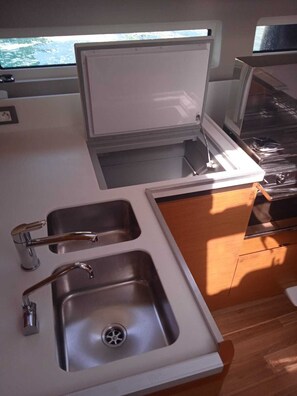 Private kitchen - Sun-Kissed Sailing Adventure in the Dodecanese Islands (Rodos)