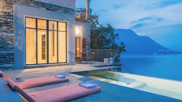 Outdoor pool, sun loungers