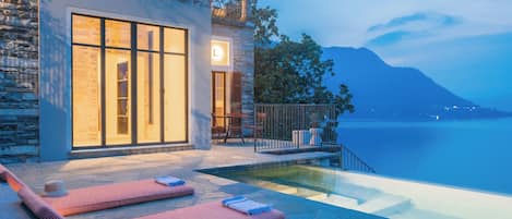 Outdoor pool, pool loungers