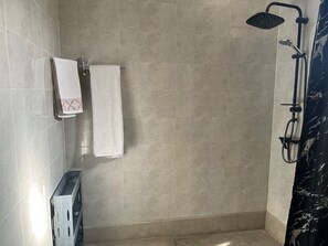 Shower, hair dryer, towels, soap - Villa avec piscine privée 12m sans vis-à-vis idéale famille et groupe d'amis (Marrakech)
