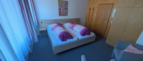 1 室のベッドルーム、WiFi、ベッドシーツ
