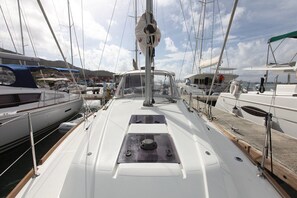 Marina - Caribbean Dream: Sun-soaked Sailing Adventure from Tortola, Islas Vírgenes Británicas (Road Town)