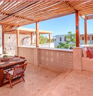 Outdoor dining - Waridi Boutique Beach Houses - Private Pool, Private Chef & Airport pickup (Kwale County)