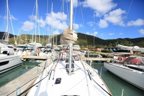 Marina - Caribbean Dream: Sun-soaked Sailing Adventure from Tortola, Islas Vírgenes Británicas (Road Town)