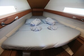2 bedrooms, iron/ironing board - Caribbean Dream: Sun-soaked Sailing Adventure from Tortola, Islas Vírgenes Británicas (Road Town)