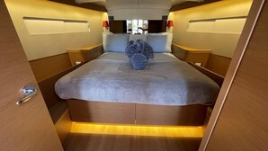 2 bedrooms, iron/ironing board - Caribbean Dream: Sun-soaked Sailing Adventure from Tortola, Islas Vírgenes Británicas (Road Town)