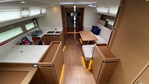 Interior - Caribbean Dream: Sun-soaked Sailing Adventure from Tortola, Islas Vírgenes Británicas (Road Town)