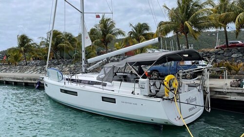 Caribbean Dream: Sun-soaked Sailing Adventure from Tortola, Islas Vírgenes Británicas