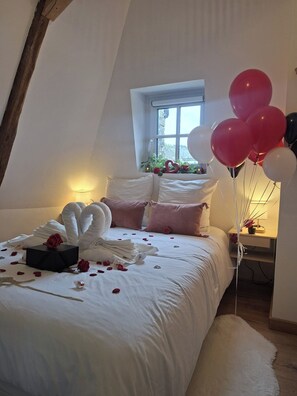 1 bedroom, travel cot, free WiFi, bed sheets - Apartment in historic Quimper, view over the rooftops (Quimper)