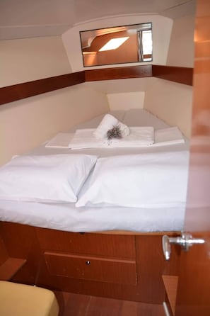 2 bedrooms - Sun-Kissed Sailing Adventure in the Ionian Islands (Paleros)