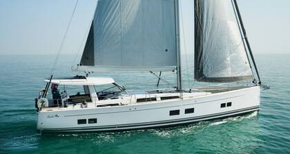 Sun-Kissed Sailing Adventure in Islas SarĂłnicas