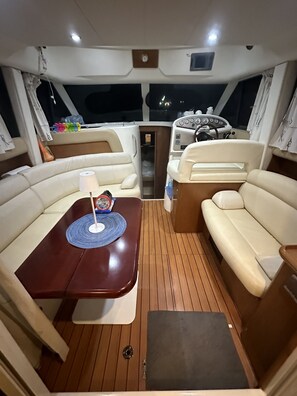 Interior - Sun-Kissed Sailing Adventure in Islas Sarónicas (Alimos)