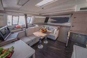 Interior - Sun-Kissed Sailing Adventure in Islas Sarónicas (Alimos)