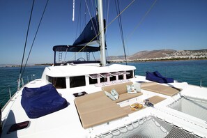 Property grounds - Sun-Kissed Sailing Adventure in Islas Sarónicas (Alimos)