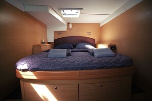 5 bedrooms, in-room safe - Sun-Kissed Sailing Adventure in Islas Sarónicas (Alimos)