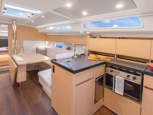Sun-Kissed Sailing Adventure to Viejo Puerto from Marseille