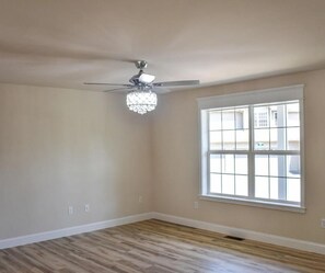 Interior - Brentwood Retreat — Your Pocono Getaway! (East Stroudsburg)