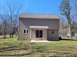Exterior - Brentwood Retreat — Your Pocono Getaway! (East Stroudsburg)