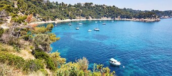 Sun-Kissed Sailing Adventure in Puerto de Toulon