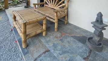 Deluxe suite, uitzicht op tuin | Terras