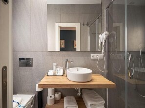 Deluxe Duplex | Bathroom - Terra Triana Apartments (Seville)