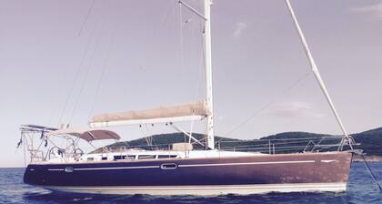 Sun-Kissed Sailing Adventure in Puerto de Toulon