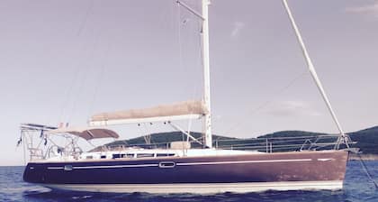 Sun-Kissed Sailing Adventure in Puerto de Toulon