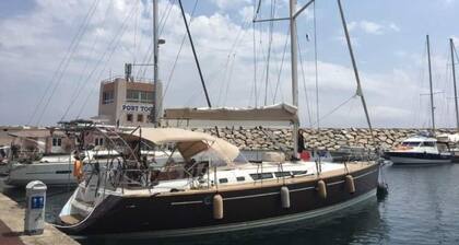 Sun-Kissed Sailing Adventure in Puerto de Toulon