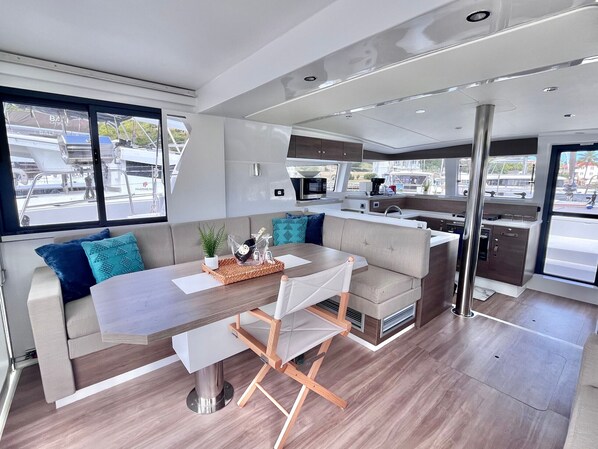 Dining - Caribbean Dream: Sun-soaked Sailing Adventure from Tortola, Islas Vírgenes Británicas (Parham Town)