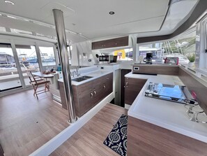Private kitchen - Caribbean Dream: Sun-soaked Sailing Adventure from Tortola, Islas Vírgenes Británicas (Parham Town)