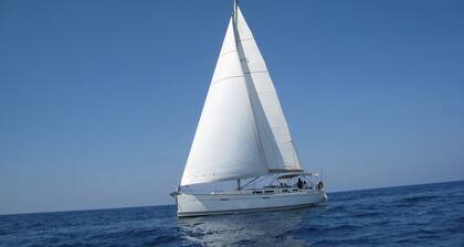 Sun-Kissed Sailing Adventure in Puerto de Toulon