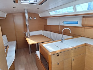 Interior - Sun-Kissed Sailing Adventure in Puerto de Toulon (Toulon)