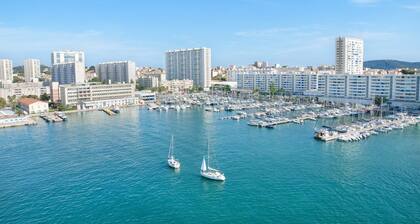 Sonnenverwöhntes Segelabenteuer in Puerto de Toulon