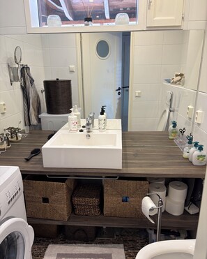 Bathroom - Luxury Seaside Hideaway – Sauna & Sunset Views (Eckerö)