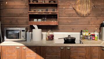 Microonde, forno, piano cottura, lavastoviglie